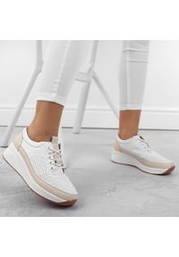 Skórzane półbuty sportowe damskie sneakersy na koturnie białe Artiker 54C1742. Kolor: biały. Materiał: skóra. Obcas: na koturnie #7