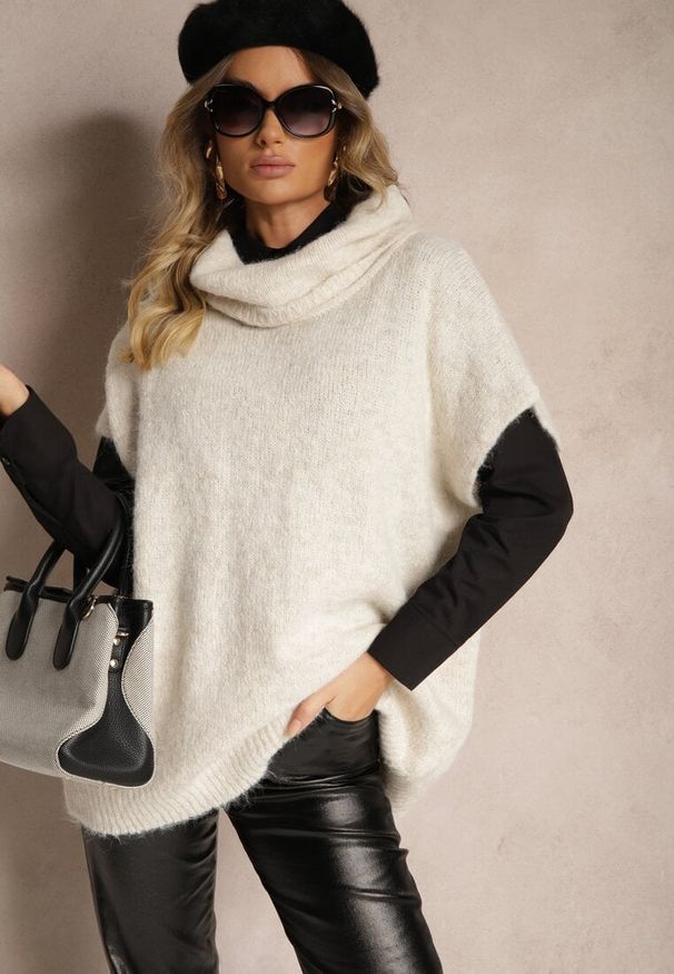 Renee - Jasnobeżowy Golf z Krótkim Rękawem o Kroju Nietoperza Miadorae. Okazja: na co dzień, na spotkanie biznesowe. Typ kołnierza: golf. Kolor: beżowy. Długość rękawa: krótki rękaw. Długość: krótkie. Styl: casual, elegancki, biznesowy