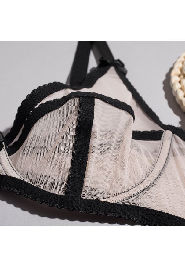 Intica - Komplet bielizny z geometrycznymi detalami Melek. Kolor: wielokolorowy. Materiał: materiał. Wzór: geometria