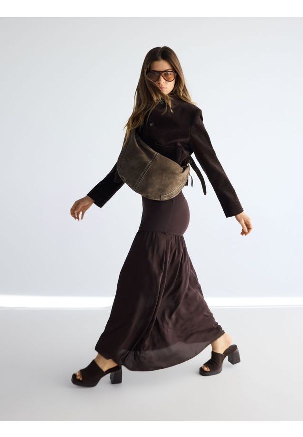 Reserved - Dzianinowa sukienka - brązowy. Kolor: brązowy. Materiał: dzianina. Wzór: gładki