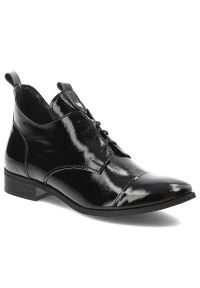 Czarne Botki Armodo Stylowe Skórzane Buty Na Obcasie. Okazja: na spacer. Kolor: czarny. Materiał: lakier, skóra. Szerokość cholewki: normalna. Obcas: na obcasie. Styl: elegancki. Wysokość obcasa: średni