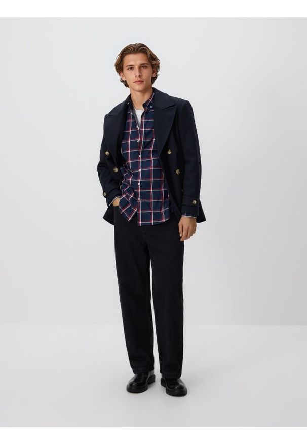 Reserved - Koszula regular fit w kratę - granatowy. Kolor: niebieski. Materiał: tkanina, bawełna
