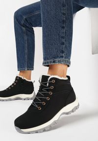 Born2be - Czarne Ocieplane Traperki na Grubej Podeszwie Agolek. Okazja: na co dzień. Kolor: czarny. Sezon: zima. Styl: casual #1