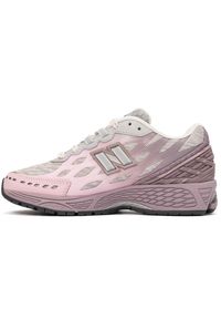 Buty unisex New Balance U1906WFA – różowe. Kolor: różowy. Materiał: guma, materiał, syntetyk. Szerokość cholewki: normalna. Sport: turystyka piesza #3