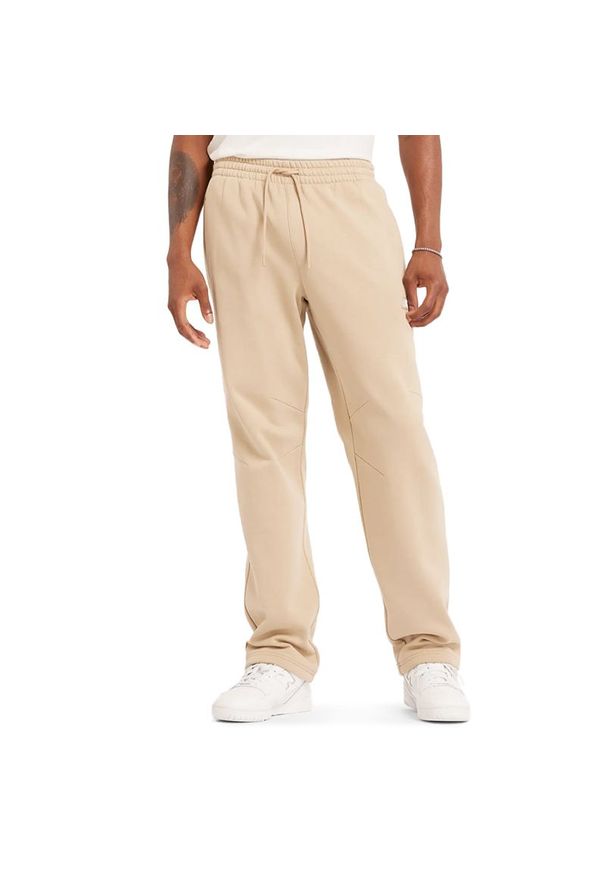 Spodnie New Balance MP44587SNW - beżowe. Kolor: beżowy. Materiał: poliester, bawełna, dresówka