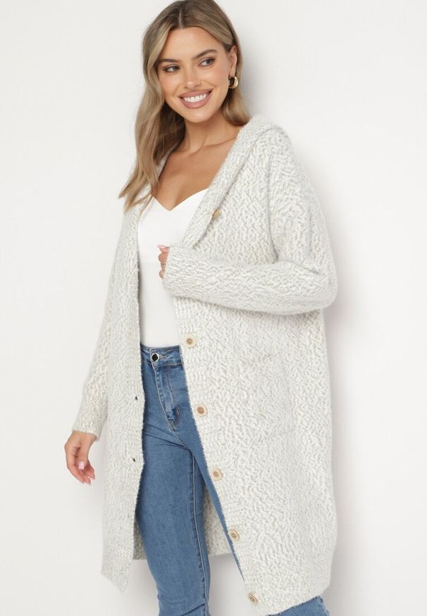 Born2be - Szary Kardigan z Wiskozą i Kapturem Zapinany na Guziki z Kieszeniami Olitra. Okazja: na co dzień. Kolor: szary. Materiał: wiskoza. Styl: casual, elegancki