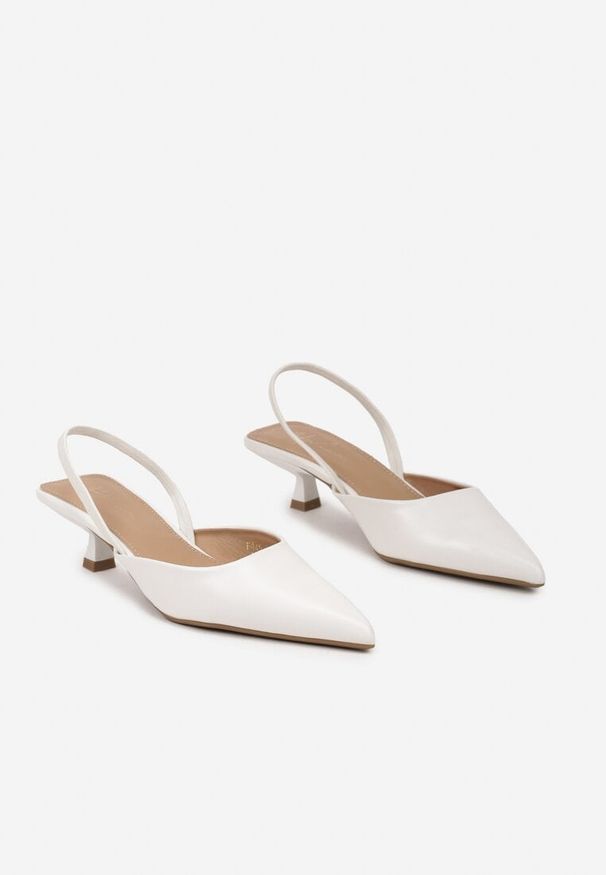 Born2be - Białe Sandały na Obcasie Typu Kaczuszka Bez Pięty Dolenara. Okazja: na co dzień. Kolor: biały. Materiał: jeans. Obcas: na obcasie. Styl: elegancki, casual. Wysokość obcasa: średni
