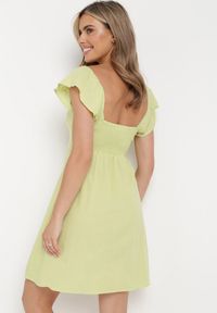Born2be - Jasnozielona Bawełniana Mini Sukienka z Wycięciem przy Dekolcie Miauri. Kolor: zielony. Materiał: bawełna. Długość rękawa: krótki rękaw. Długość: mini