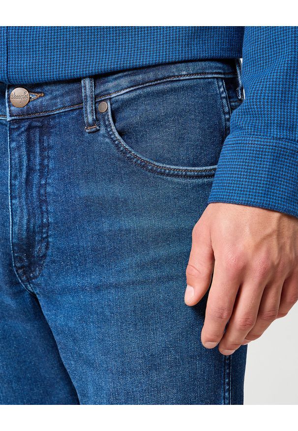 Wrangler - WRANGLER MĘSKIE SPODNIE JEANSOWE GREENSBORO DARK TRAILS 112358221 W15Q008815