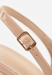 Born2be - Ciemnobeżowe Lakierowane Szpilki VICES z Odkrytą Piętą i Wkładką ze Skóry Naturalnej Salena. Okazja: na co dzień, na spotkanie biznesowe, na ślub cywilny, do pracy, na wesele. Zapięcie: sprzączka. Kolor: beżowy. Materiał: skóra, lakier. Obcas: na szpilce. Styl: casual, biznesowy, elegancki, klasyczny #9