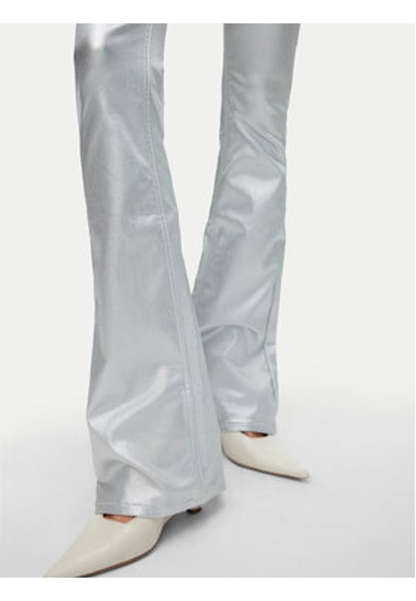 Vero Moda Spodnie materiałowe Flash 10329072 Srebrny Flared Fit. Kolor: srebrny. Materiał: wiskoza