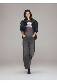 Reserved - T-shirt z nadrukiem - ciemnoszary. Kolor: szary. Materiał: dzianina, bawełna. Wzór: nadruk #1