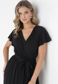 Born2be - Czarna Sukienka z Wiskozy i Wiązanym Paskiem Gariela. Kolor: czarny. Materiał: wiskoza. Typ sukienki: kopertowe #2