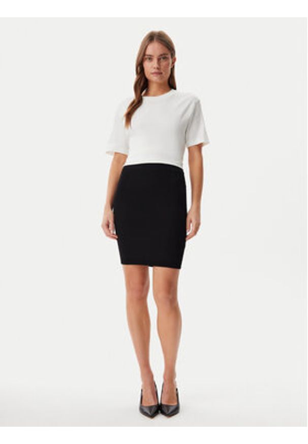 Guess Spódnica ołówkowa W5GD88Z3L10 Czarny Regular Fit. Kolor: czarny. Materiał: wiskoza