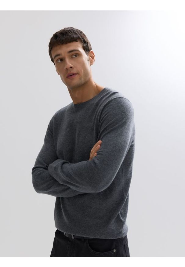 Reserved - Sweter z wełny merino - szary. Kolor: szary. Materiał: wełna