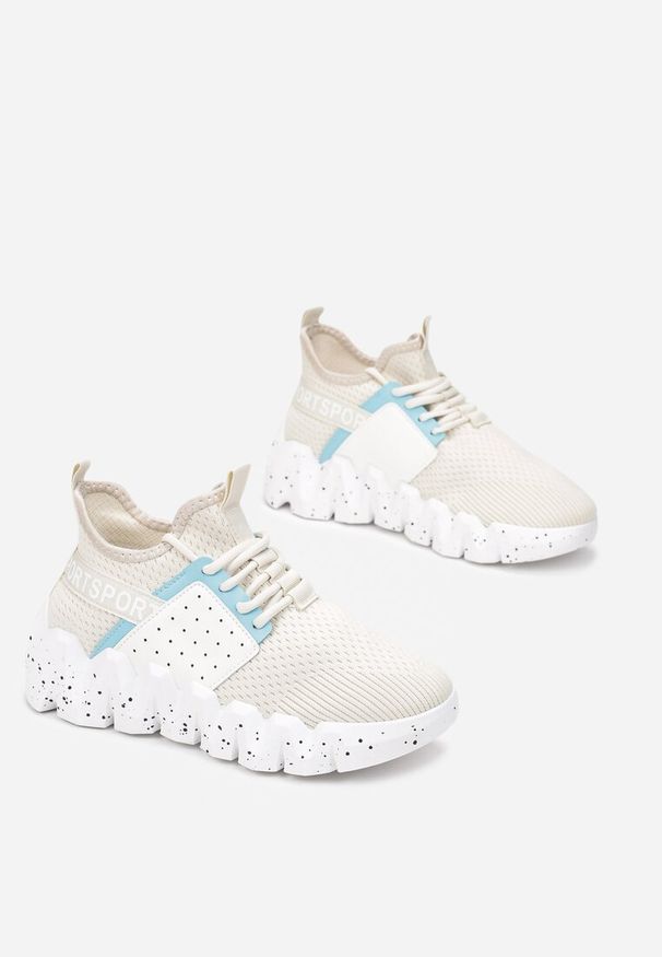 Born2be - Beżowe Sneakersy Cythiera. Wysokość cholewki: przed kostkę. Nosek buta: okrągły. Zapięcie: bez zapięcia. Kolor: beżowy. Materiał: materiał, jeans. Szerokość cholewki: normalna. Wzór: geometria, nadruk, kolorowy, aplikacja, napisy