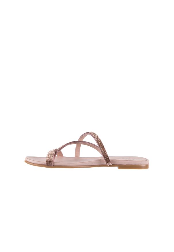 Klapki Bayla-112 0396-304 Powder, Róż, Skóra naturalna. Kolor: beżowy. Materiał: skóra. Wzór: paski, aplikacja. Obcas: na obcasie. Wysokość obcasa: średni