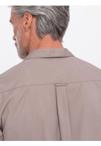 Ombre Clothing - Koszula męska z krótkim rękawem i kubańskim kołnierzem - ciemnobeżowa V3. Okazja: na co dzień. Kolor: beżowy. Materiał: tkanina, bawełna. Długość rękawa: krótki rękaw. Długość: krótkie. Wzór: gładki. Sezon: lato. Styl: klasyczny, casual #6