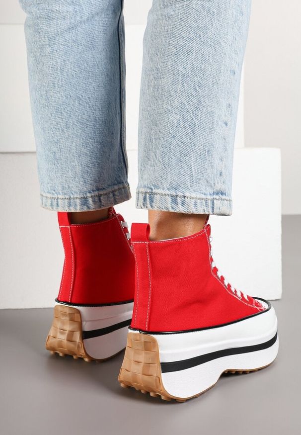 Born2be - Czerwone Trampki za Kostkę na Grubej Podeszwie Danilira. Okazja: na co dzień. Wysokość cholewki: za kostkę. Kolor: czerwony. Materiał: jeans, skóra. Styl: elegancki, casual