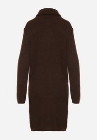 Born2be - Brązowa Sukienka Sweterkowa z Golfem z Wiskozą i Wełną Fedamira. Okazja: na co dzień. Typ kołnierza: golf. Kolor: brązowy. Materiał: wełna, wiskoza. Typ sukienki: proste. Styl: casual, klasyczny. Długość: maxi #6