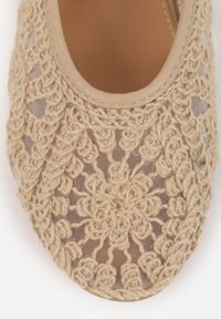 Born2be - Ciemnobeżowe Siateczkowe Balerinki Boho z Paskiem z Klamerką Zdobione Plecionką Calironei. Okazja: na co dzień. Zapięcie: pasek. Kolor: beżowy. Materiał: jeans, len. Wzór: aplikacja. Sezon: lato. Styl: boho #6