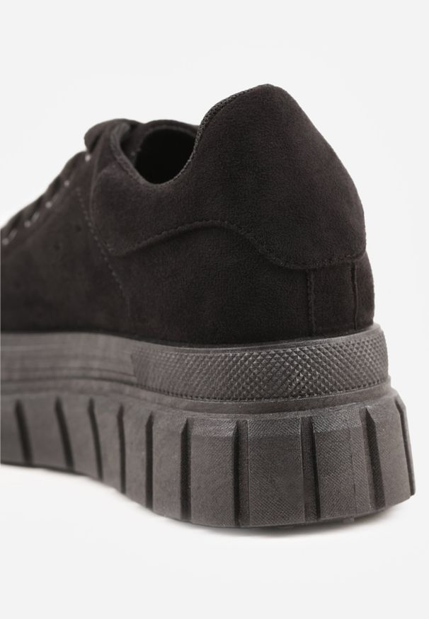 Born2be - Czarne Sneakersy Vices na Grubej Tłoczonej Podeszwie z Perforacją Lealita. Okazja: na co dzień. Kolor: czarny. Materiał: jeans. Szerokość cholewki: normalna