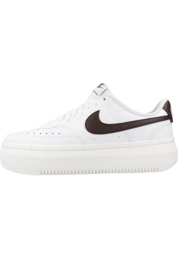 Buty do chodzenia damskie Nike Court Vision Alta Ltr. Kolor: biały, wielokolorowy, brązowy. Materiał: skóra. Szerokość cholewki: normalna. Model: Nike Court. Sport: turystyka piesza
