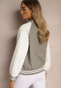Renee - Zielona Kurtka w Stylu Bomberki Ozdobiona Paskami i Napisem Evislas. Okazja: na co dzień. Kolor: zielony. Materiał: jeans. Wzór: napisy, aplikacja. Styl: casual, klasyczny, street #5