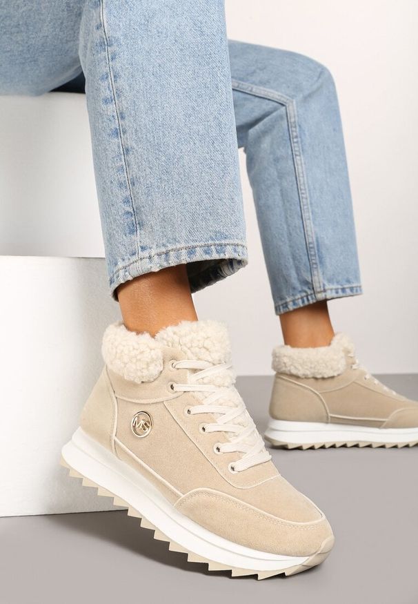 Born2be - Beżowe Sneakersy z Imitacji Zamszu Mocno Ocieplane Futrem Metarilea. Okazja: na co dzień. Zapięcie: sznurówki. Kolor: beżowy. Materiał: futro, zamsz. Sezon: zima, jesień