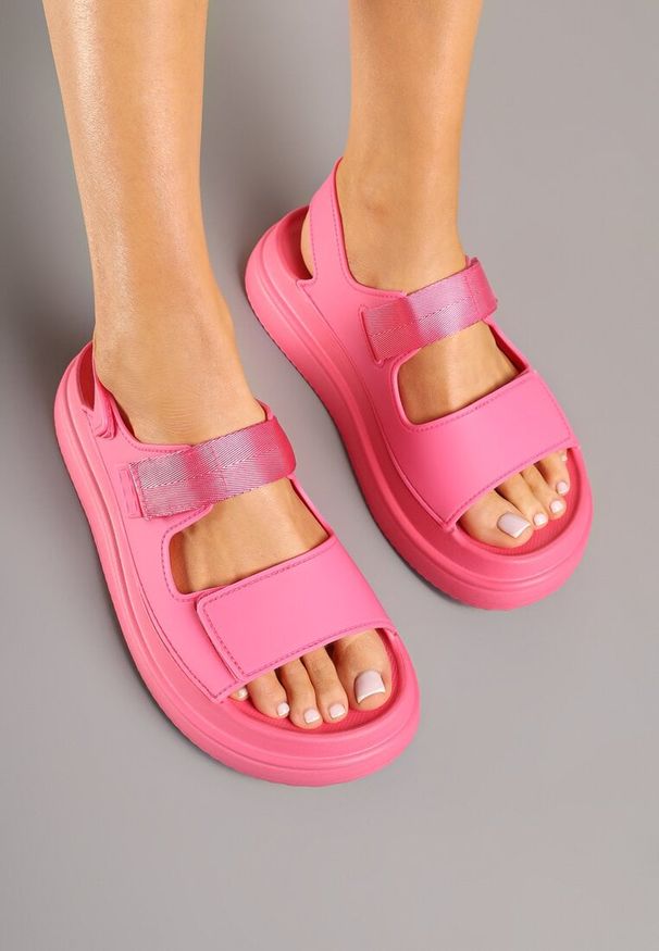Born2be - Fuksjowe Sandały na Grubej Podeszwie Zapinane na Rzepy Olkio. Okazja: na co dzień. Zapięcie: rzepy. Kolor: różowy. Styl: elegancki, casual