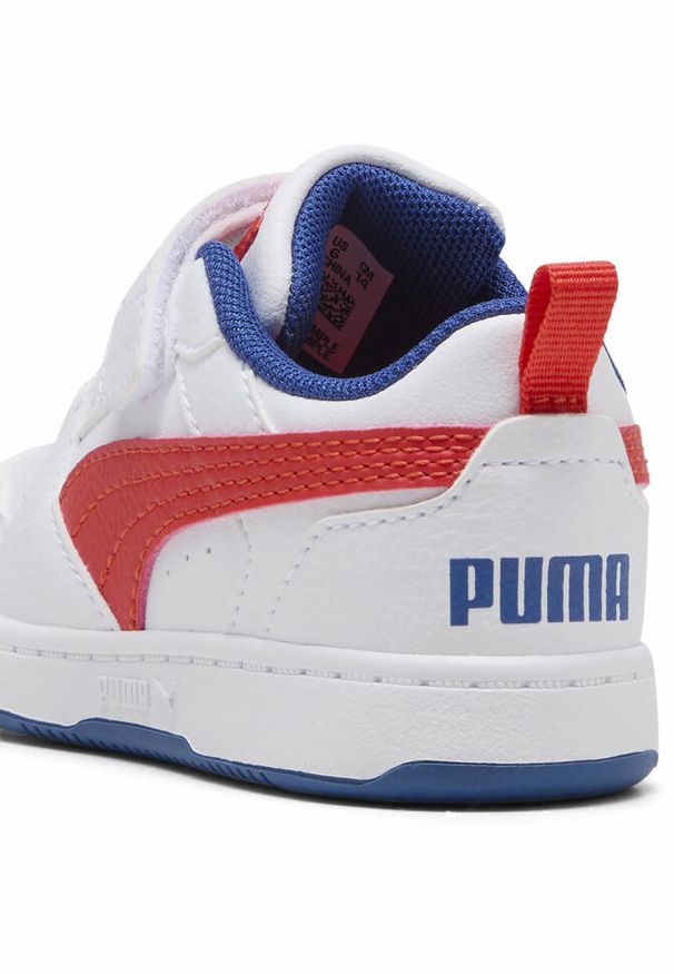 Puma - Sneakersy PUMA Rebound V6 Lo dla małych dzieci PUMA. Kolor: biały, niebieski, czerwony, wielokolorowy. Szerokość cholewki: normalna. Sport: koszykówka, turystyka piesza