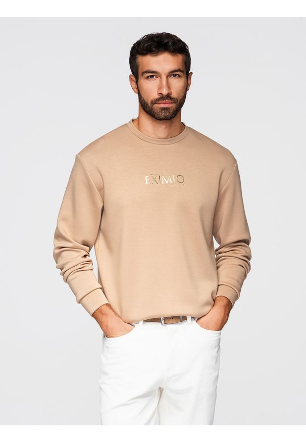 Ombre Clothing - Bluza męska regular z błyszczącym printem na klatce piersiowej - beżowa V3 - Rozmiar: L. Okazja: na co dzień, na uczelnię. Kolor: beżowy. Materiał: dzianina, materiał, wiskoza, elastan, poliester. Wzór: nadruk. Styl: casual