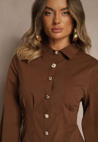 Renee - Brązowa Bawełniana Koszula o Kroju Hourglass z Eleganckimi Guzikami Galiandia. Okazja: na co dzień. Kolor: brązowy. Materiał: bawełna. Długość rękawa: długi rękaw. Długość: długie. Styl: elegancki #5