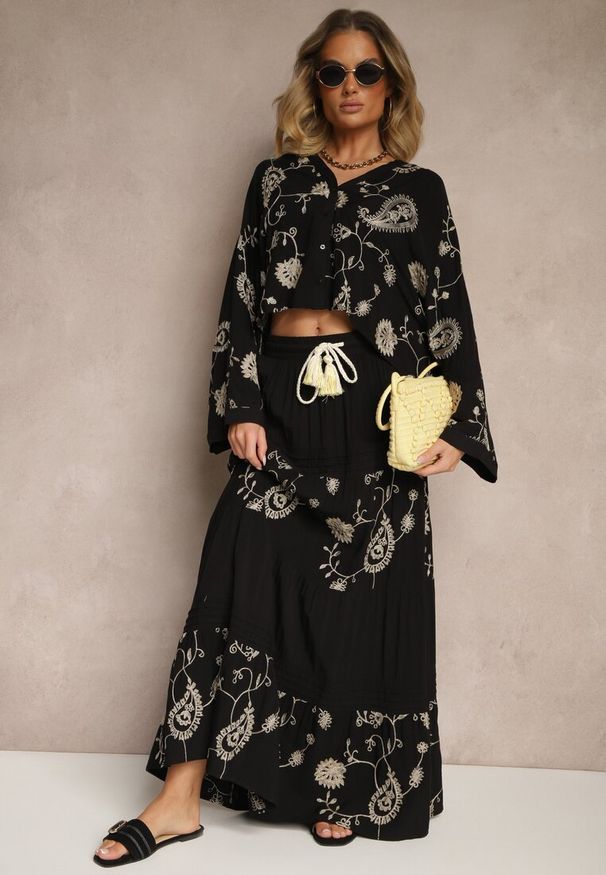 Renee - Czarny Wiskozowy Komplet Boho z Koszulą o Nietoperzowym Kroju i Spódnicą Separia. Kolor: czarny. Materiał: wiskoza. Wzór: aplikacja