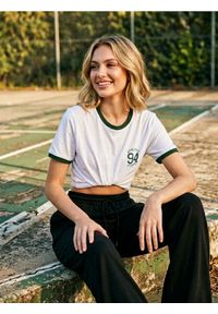 Sinsay - Spodnie soft touch z dodatkiem wiskozy - czarny. Kolor: czarny. Materiał: wiskoza #1