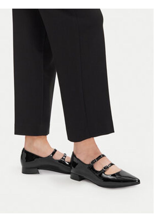 Clarks Półbuty Natalyn Lane 26181930 Czarny. Kolor: czarny. Materiał: skóra