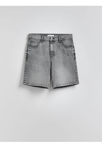 Reserved - Jeansowe szorty loose fit - jasnoszary. Kolor: szary. Materiał: jeans