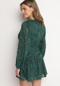 Born2be - Ciemnozielona Koronkowa Sukienka z Kopertowym Dekoltem i Marszczeniami Labisse. Okazja: na co dzień. Typ kołnierza: dekolt kopertowy. Kolor: zielony. Materiał: koronka. Typ sukienki: kopertowe. Styl: casual, klasyczny #7