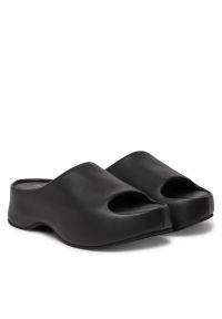 Inuikii - INUIKII CLOG LEATHER Klapki damskie. Okazja: na co dzień, na spacer. Kolor: czarny. Materiał: skóra. Obcas: na platformie. Styl: casual, klasyczny, elegancki #4