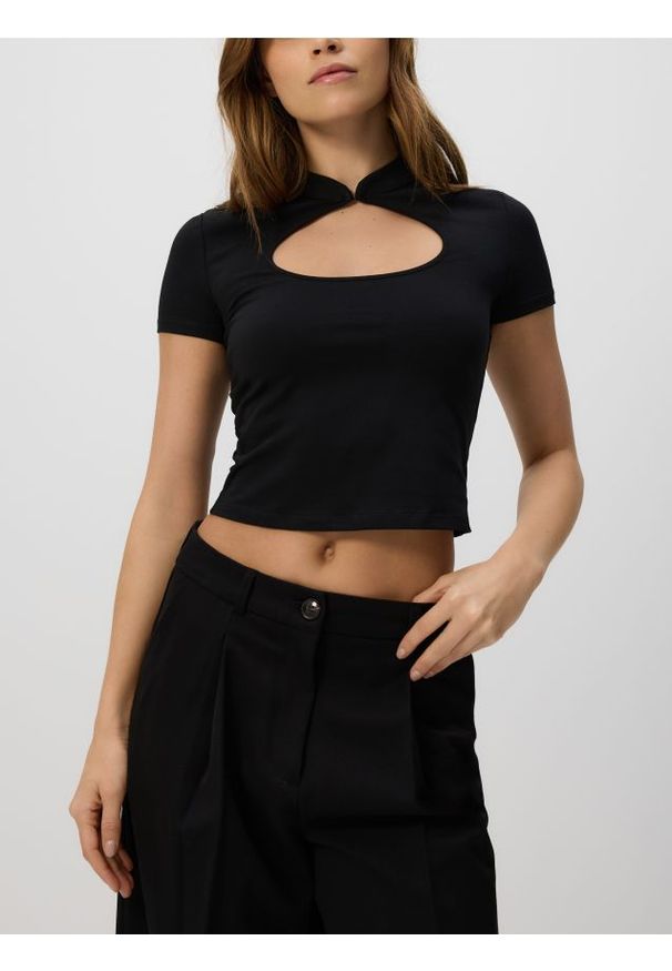 Reserved - T-shirt z ozdobnym dekoltem - czarny. Kolor: czarny. Materiał: bawełna, dzianina