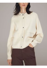 Reserved - Kardigan z kieszeniami - kremowy. Kolor: kremowy. Materiał: wiskoza, dzianina #1