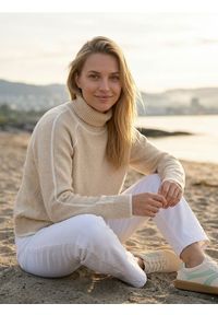 Sinsay - Golf z przeszyciami - kremowy. Typ kołnierza: golf. Kolor: kremowy