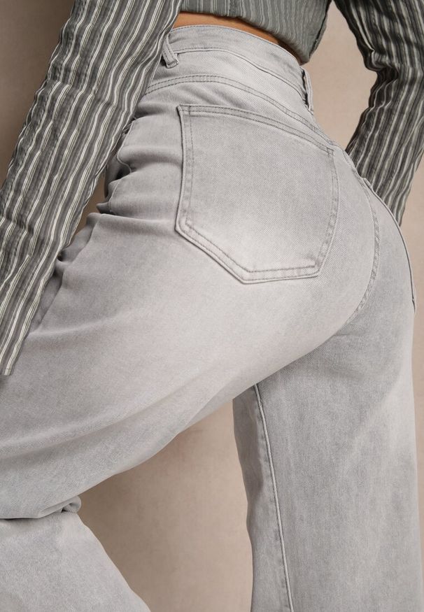Renee - Jasnoszare Jeansy High Waist o Szerokim Kroju Nimiella. Okazja: na co dzień. Stan: podwyższony. Kolor: szary. Styl: klasyczny, casual, elegancki