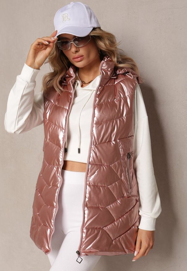 Renee - Różowa Kamizelka Bezrękawnik z Kapturem i Ozdobnym Pikowaniem Sieuna. Typ kołnierza: kaptur. Kolor: różowy. Długość rękawa: bez rękawów. Styl: elegancki