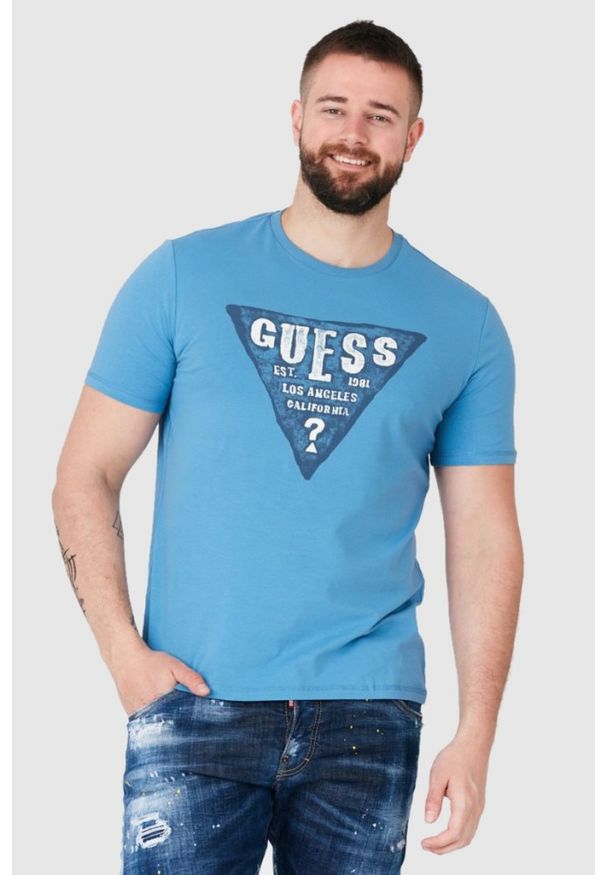 Guess - GUESS Niebieski t-shirt męski z dużym logo, Rozmiar S. Kolor: niebieski. Wzór: nadruk