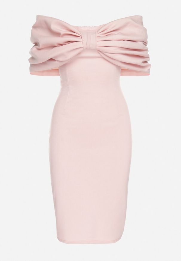Born2be - Różowa Taliowana Sukienka Dopasowana z Odsłoniętymi Ramionami i Drapowaniem Palamiria. Okazja: na imprezę, na randkę. Kolor: różowy
