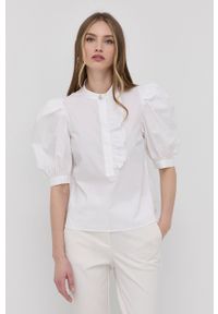 Custommade bluzka bawełniana Dolores damska kolor biały gładka. Okazja: na co dzień. Kolor: biały. Materiał: bawełna. Długość rękawa: krótki rękaw. Długość: krótkie. Wzór: gładki. Styl: casual