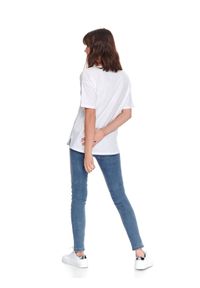 TOP SECRET - T-shirt damski z nadrukiem. Kolor: biały. Materiał: jeans, bawełna. Wzór: nadruk. Sezon: wiosna. Styl: klasyczny, wakacyjny #6