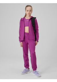 4f - 4F Bluza sportowa regular z kapturem dziewczęca - różowa 146/152 (10-12 lat). Okazja: na spacer, na uczelnię. Typ kołnierza: kaptur. Kolor: różowy. Materiał: skóra, dzianina. Sezon: lato. Styl: sportowy #2