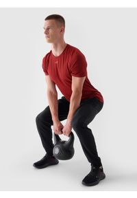 4f - 4F Koszulka treningowa regular szybkoschnąca męska - czerwona M. Kolor: czerwony. Materiał: dzianina, elastan, włókno, syntetyk, materiał. Wzór: gładki, jednolity, ze splotem. Sport: fitness #2